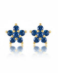 Aretes tipo stud Queens Candy con diseño de flor en plata 925 bañada en oro y zirconias cúbicas azules de 5mm