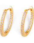 Aretes hoop Queens Candy de 19mm en cobre con baño dorado y zirconias brillantes incrustadas en todo el aro.