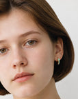 Pendientes Queens Candy tipo aro de 12mm en plata 925 bañada en oro con flores y zircones turquesa en modelo