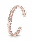 Pulsera cuff abierta Queens Candy en tono rojo con diseño de panal y detalles de zirconias cúbicas brillantes
