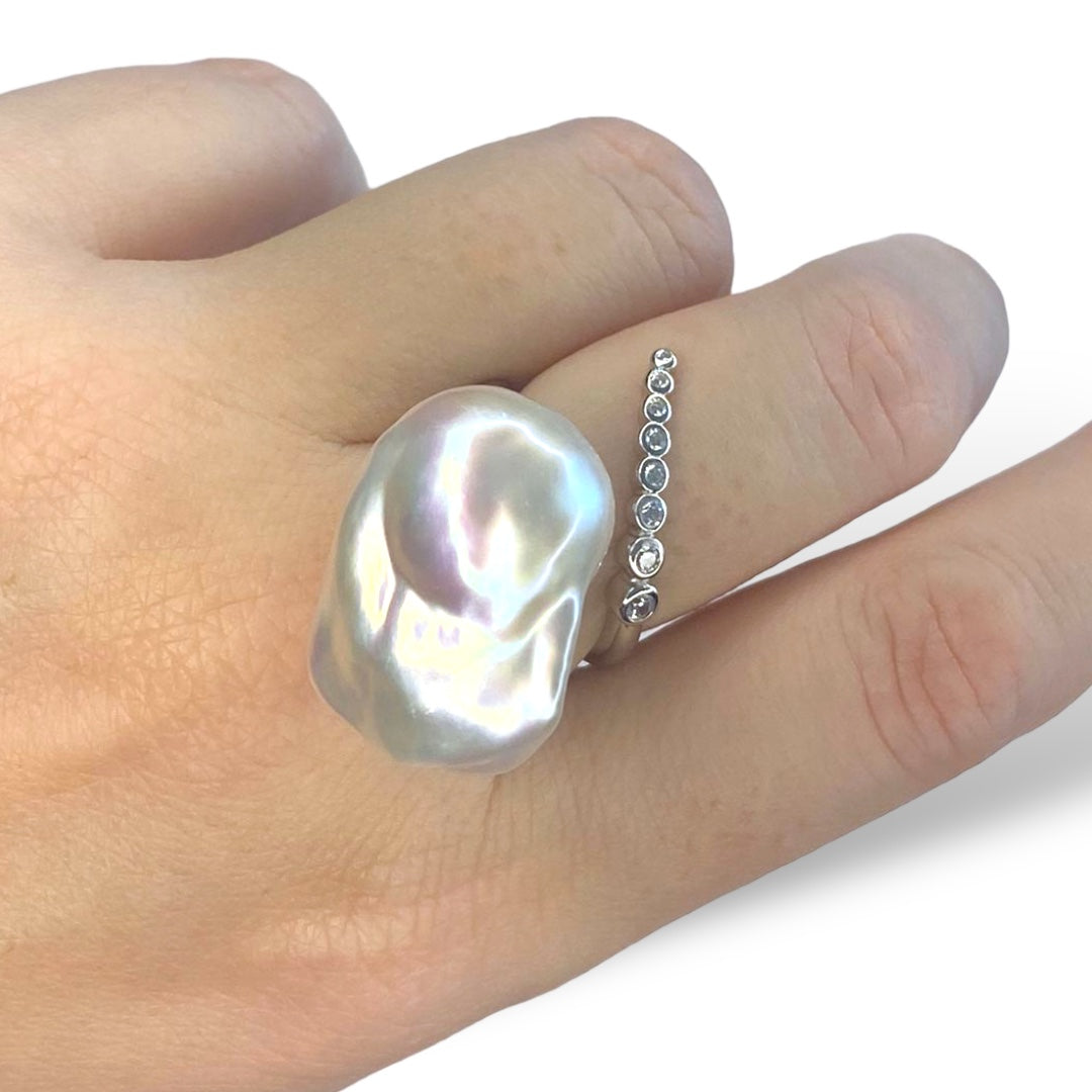 Baroque Pearl and Diamonds Ring