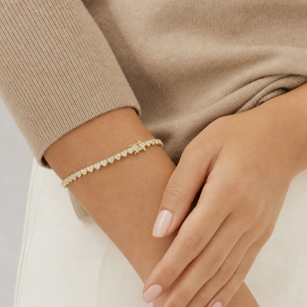 Heart Pave Tennis - Gold puesto en modelo - Queens Candy