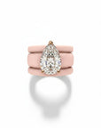 Anillo apilable Queens Candy de silicona rosa pastel con zirconia cúbica brillante en corte pera