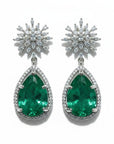 Aretes Queens Candy Bloom Drop con flor de zirconias y gota de cristal verde en baño dorado