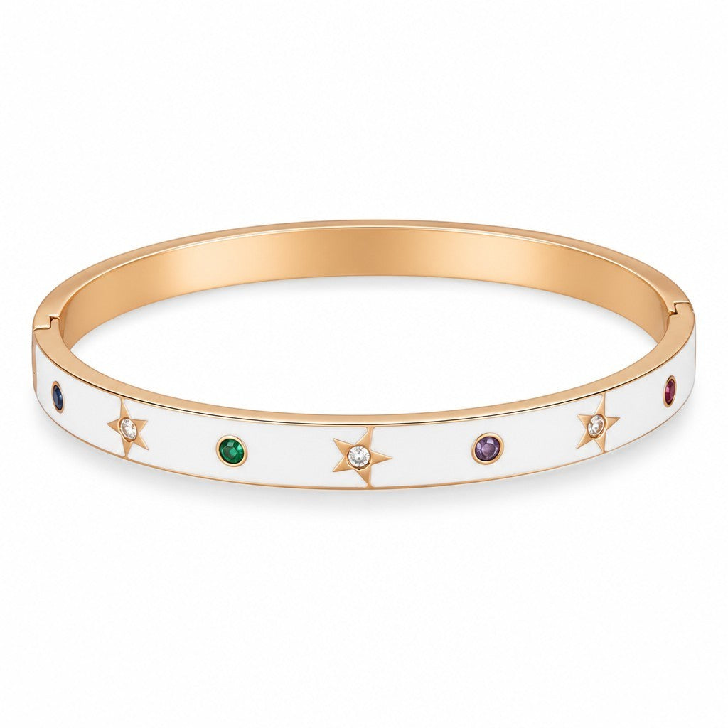 Brazalete Queens Candy de acero inoxidable rosado con esmalte blanco, estrellas y zirconias multicolor