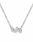 Collar Queens Candy Sweet Trio con tres piedras de moissanita en cortes marquise, esmeralda y redondo en plata