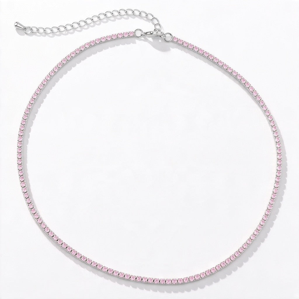 Collar tennis Queens Candy con zirconias cúbicas rosadas de corte redondo y baño de oro, diseño elegante y brillante.