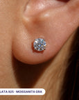 Martini Moissanite Studs - de cerca: plata 925 y moissanita GRA - Queens Candy