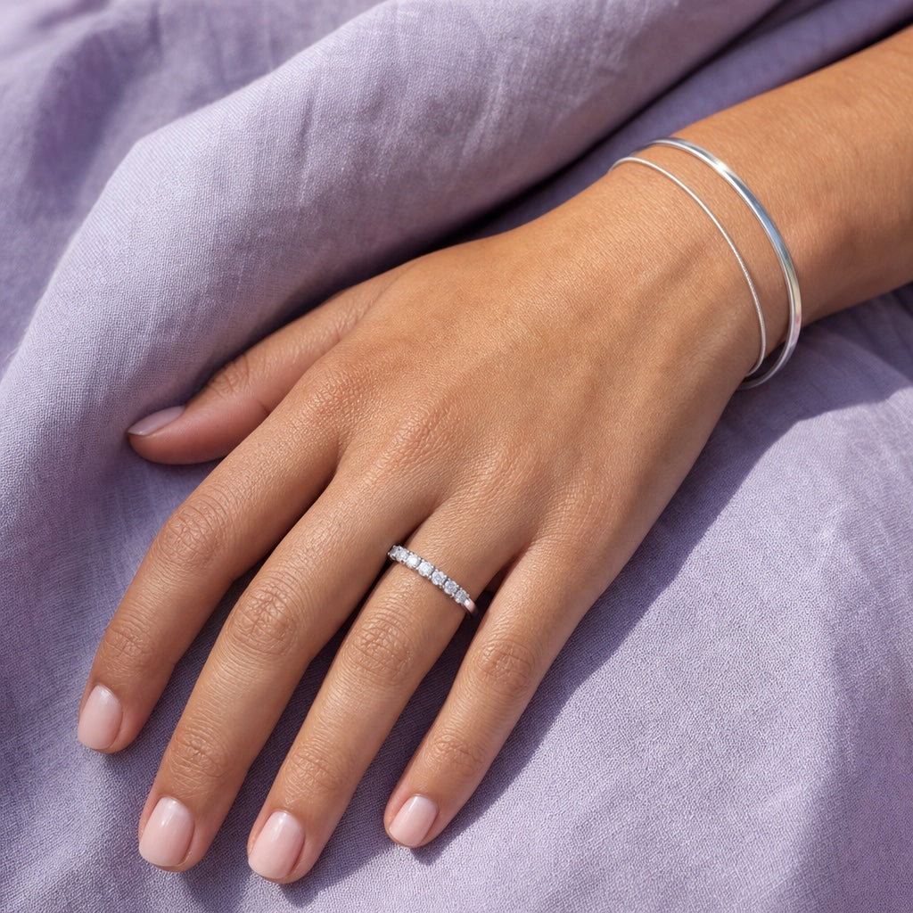 Moissanite Half Eternity - combinado en un stack - Queens Candy