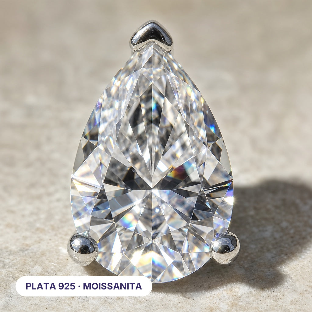Pear Shape Moissanite Studs - de cerca: plata 925 y moissanita - Queens Candy