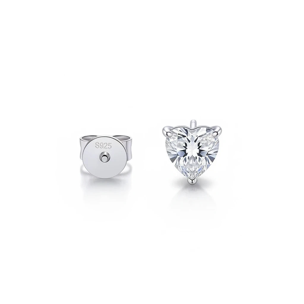Pendientes de botón Queens Candy con moissanita en forma de corazón, plata 925 con baño de platino.