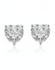 Pendientes de botón Queens Candy con moissanitas en forma de corazón, montadas en plata 925 con baño de platino.