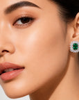 Pendientes tipo stud Queens Candy con zirconia verde central y pétalos de zirconias blancas en cobre bañado en plata