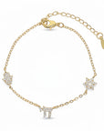 Pulsera Queens Candy de cobre bañado en oro con dijes de hamsa, estrella y símbolo chai decorados con zirconias.