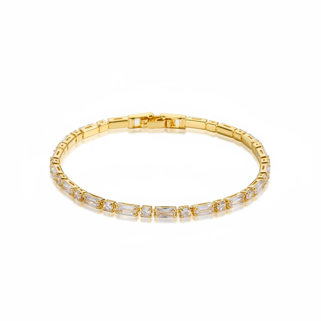 Pulsera tennis Queens Candy ajustable en cobre bañado en oro con zirconias blancas en corte baguette
