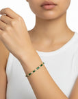 Pulsera tennis Queens Candy ajustable con zirconias rectangulares verde esmeralda y blancas en baño de oro