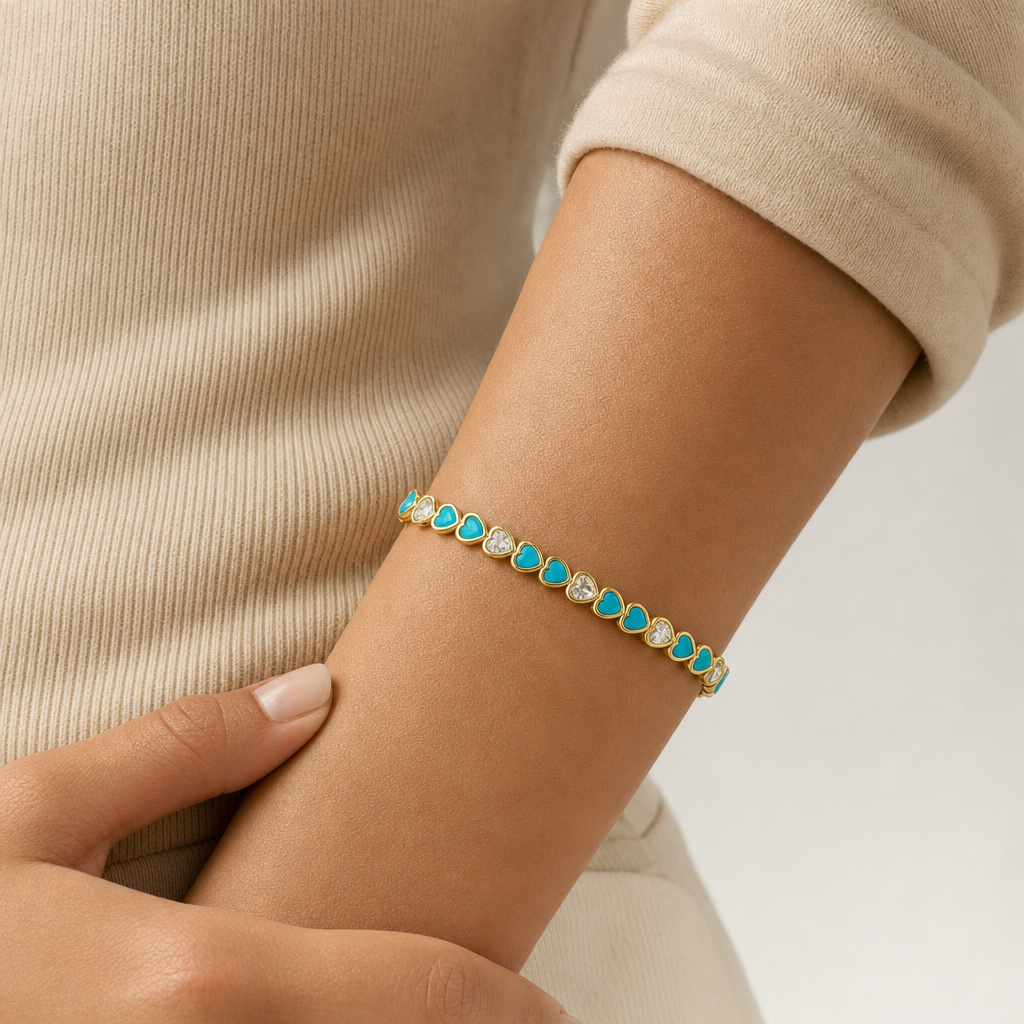Turquoise Heart Tennis puesto en modelo - Queens Candy